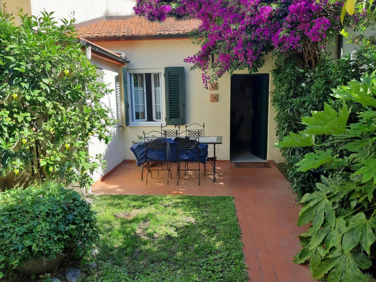 Villino San Martino 350M Dal Mare With Covered Parking Viareggio Exteriör bild