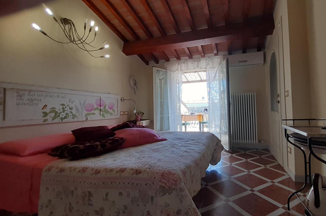 Villino San Martino 350M Dal Mare With Covered Parking Viareggio Exteriör bild