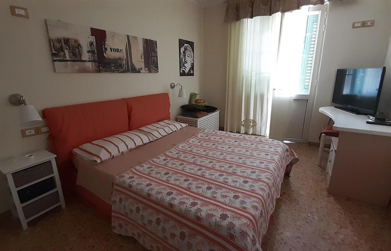 Villino San Martino 350M Dal Mare With Covered Parking Viareggio Exteriör bild