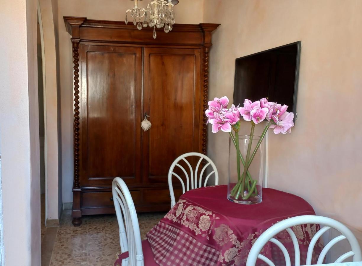 Villino San Martino 350M Dal Mare With Covered Parking Viareggio Exteriör bild