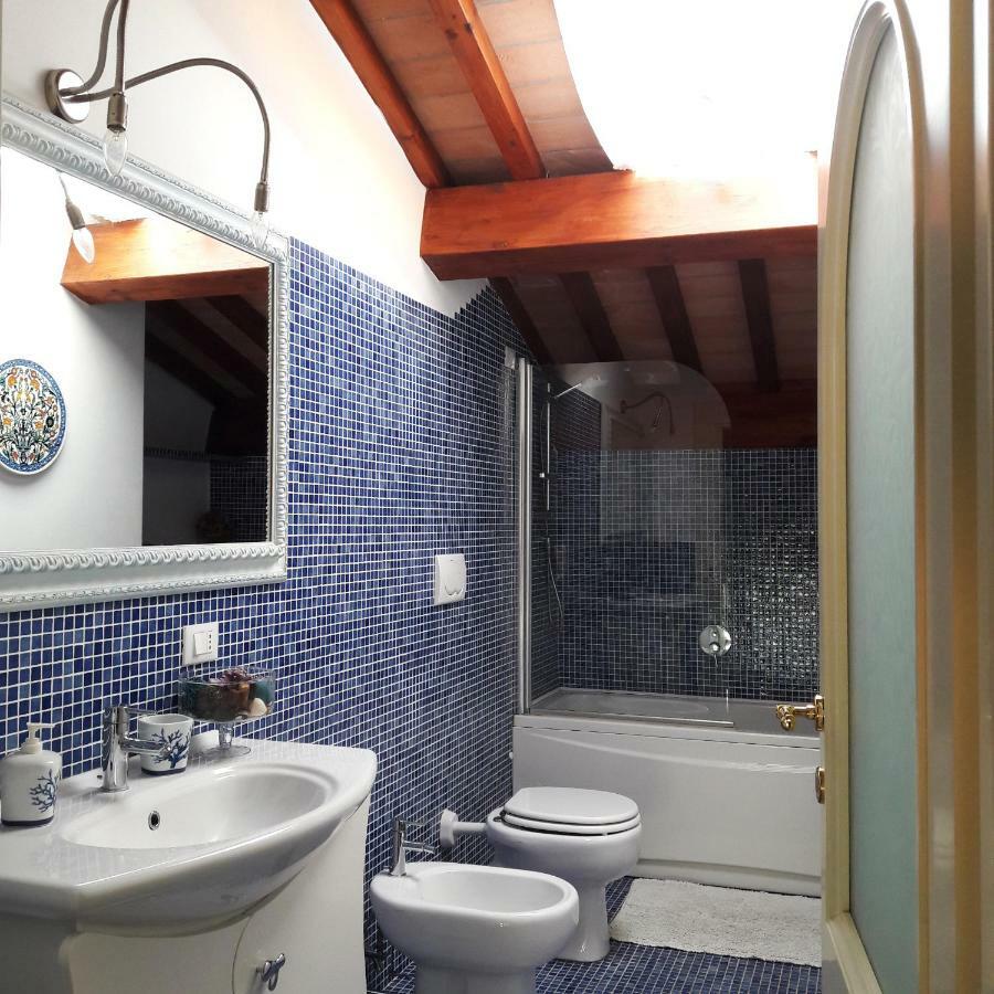 Villino San Martino 350M Dal Mare With Covered Parking Viareggio Exteriör bild